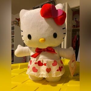 Hello kitty valentine’s day greeter